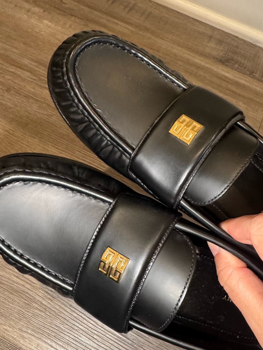 Givenchy 4G Logo Plaque Round Black Leather Loafers - Picture 4 of 11